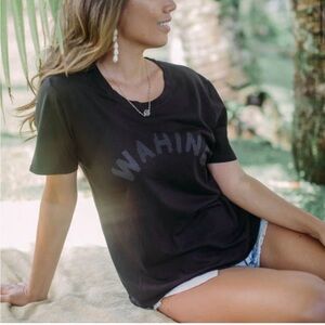 DOLKII LAVA BLACK WAHINE TEE ✨ MEDIUM